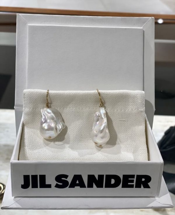 Jil Sander 手工製作的巴洛克淡水珍珠黃銅耳環 