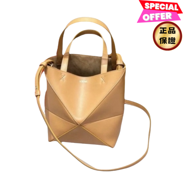 Loewe 迷你亮面小牛皮 Puzzle Fold 折疊托特包    暖沙色 Loewe迷你Puzzle包, Puzzle Fold折疊托特包, 暖沙色亮面小牛皮, 高端輕便包款, 西班牙製精品包, Anagram金箔壓紋包, 旅行實用肩背包, 幾何設計時尚包