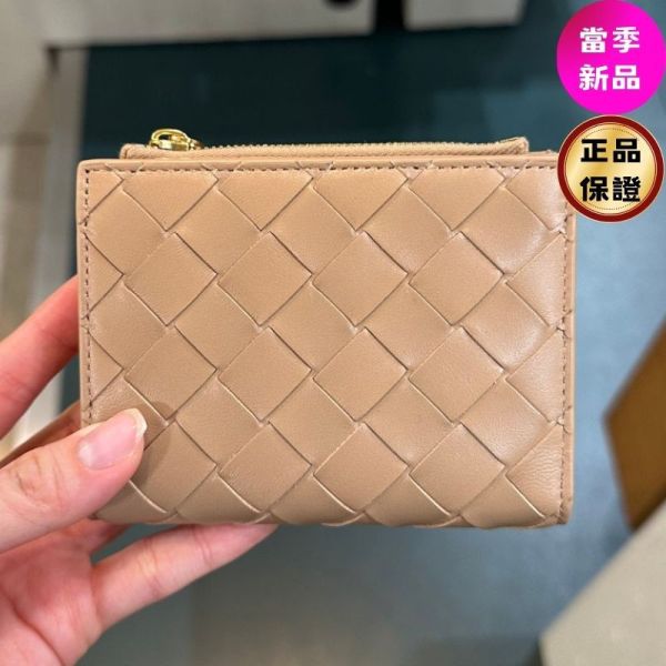 Bottega Veneta 742330 小號 Intrecciato 雙折拉鍊錢包  奶茶色﻿ Bottega veneta 小號皮夾, Intrecciato 皮夾, 奶茶色皮夾, BV 錢包, 義大利精品,
BV 小羊皮, BV 拉鍊皮夾