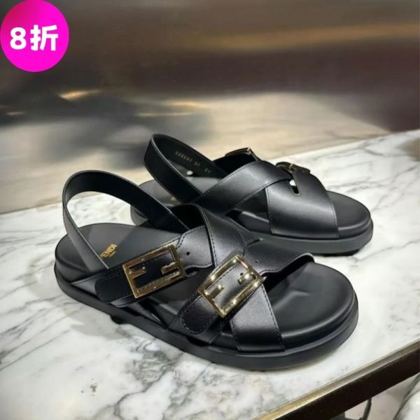 Fendi 女款 8X8647T Feel FF Baguette 三帶平底涼鞋  黑色   IT36/37/38/39/40 Fendi、Feel、8X8647NA7F0QA1、小牛皮拖鞋、FF Baguette、黑色拖鞋、義大利製奢侈品鞋履、交叉拖鞋、金色配件、精品拖鞋推薦、精品拖鞋評價、精品拖鞋價格、平行輸入、100%真品、專櫃真品保證、限時優惠、精品鞋履哪裡買