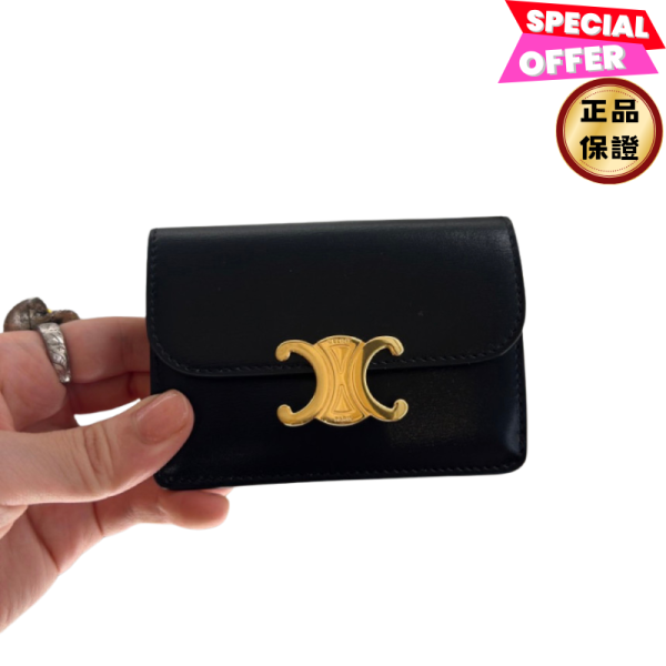 Celine 10I583 Triomphe 凱旋門翻蓋卡片套  黑色配金釦 Celine, Triomphe, 翻蓋卡片套, 牛皮革, 義大利製造, 時尚配件, 2025夏日單品, 奢華設計, 高端卡片套