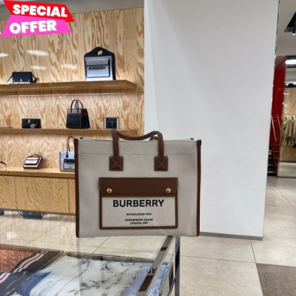 Burberry 80441381 Freya 小款雙色帆布拚皮托特包  棕色 Burberry 80441381 Freya 小款雙色帆布拚皮托特包



棕色