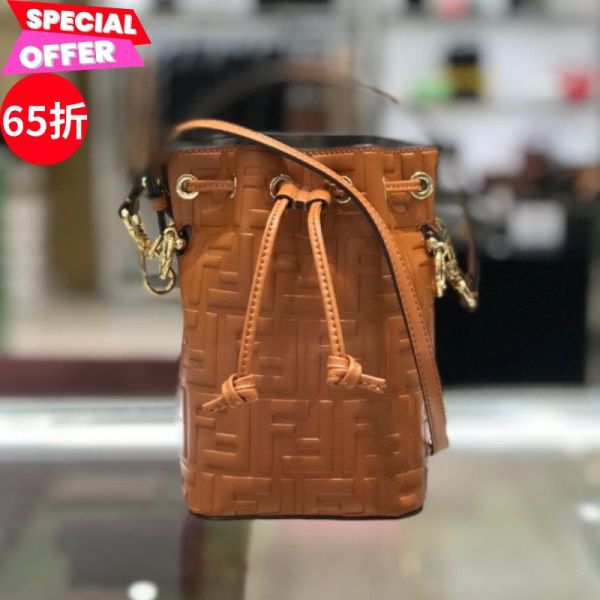 Fendi 8BS010 浮雕FF 迷你 Mon Tresor 水桶包  焦糖棕﻿ Fendi迷你水桶包, 浮雕FF包, 焦糖棕小牛皮包, Fendi經典款, 義大利製精品包, 時尚水桶包推薦, Fendi斜背包, Fendi日常包款