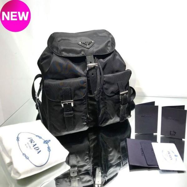 Prada 1BZ677 經典小款尼龍及皮革後背包    黑色 Prada 尼龍後背包, Saffiano 皮革後背包, 再生尼龍背包, 黑色經典後背包, 義大利製環保背包, 搪瓷三角標誌包, 永續時尚實用袋