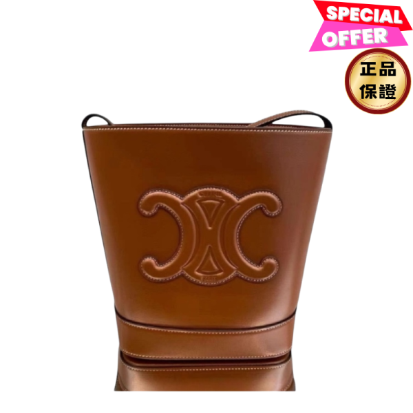 Celine 113783 小款皮革 Cuir 凱旋門水桶包  黃褐色 CELINE Triomphe Bucket 手袋, 小牛皮手袋, CELINE 小號手袋, 黃褐色 Bucket 手袋, 義大利製奢華包款, CELINE 斜背包, 釘扣開關手袋, 可調肩帶手袋
