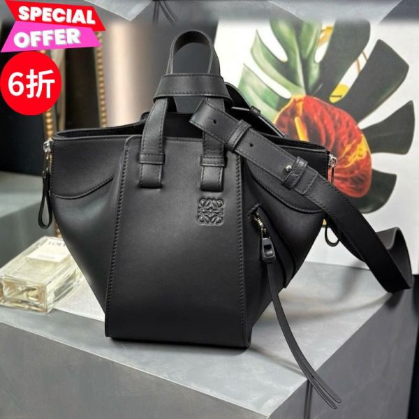 Loewe Hammock 38730S35 經典小牛皮小型吊床包  黑色 Loewe吊床包, 小牛皮包, 多功能肩背包, 名牌斜挎包, 高端手提包, 黑色吊床包。