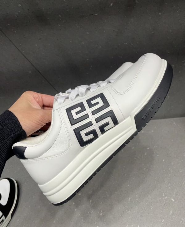 Givenchy 男款 G4牛皮低筒運動鞋  黑色/白色    IT 39/40.5/41/41.5/42/42.5/43/44 Givenchy 男款 G4牛皮低筒運動鞋  黑色/白色