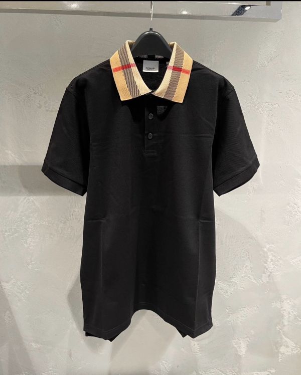 Burberry 80716201 男款短袖棉質Polo上衣  S/M/L/XL  黑色 Burberry 80553071 男款標誌印花短袖棉T 上衣

XS/S/M/L/XL

黑色