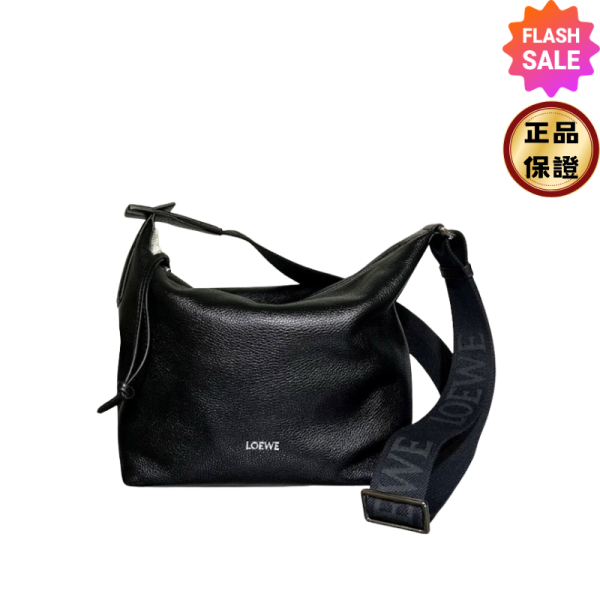 Loewe 小型柔韌粒面小牛皮 Cubi 斜背包 黑色 Loewe Cubi包, 小牛皮斜背包, 緹花背帶包, 名牌大容量包, 柔軟舒適包款, 高端奢華包款, 通勤包推薦。