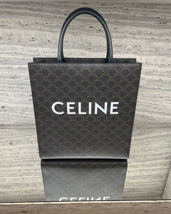 Celine 194432 印花 Triomphe 帆布中型直式 Cabas 包  黝黑色/配有肩揹帶 Celine 194432 印花 Triomphe 帆布中型直式 Cabas 包  黝黑色/配有肩揹帶