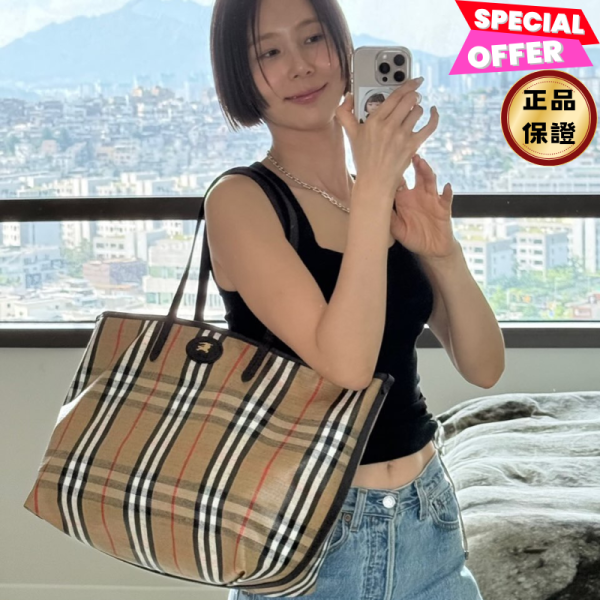 Burberry 81122221 中號 Highlands 托特包  沙色 Burberry, Highlands, 中號托特, 沙色, 義大利製造, 棉質亞麻, 實用設計, 時尚單品, 百搭風格, 戶外靈感