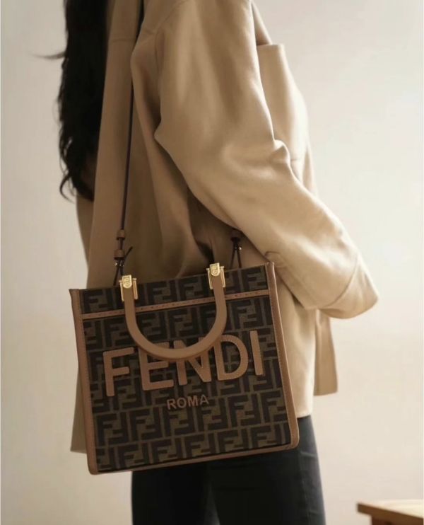 Fendi 8BH394 小款 FF緹花 Sunshine 包    棕色/皮革肩帶 Fendi 8BH394 小款 FF緹花 Sunshine 包   棕色/皮革肩帶