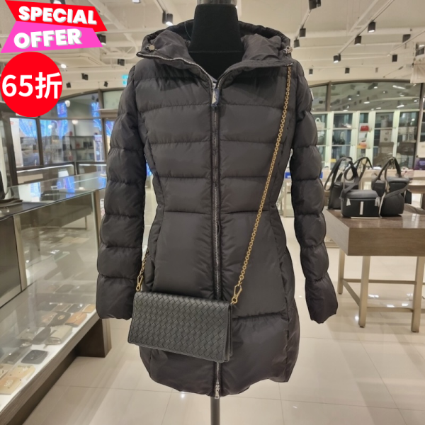 Bottega Veneta 510564 WOC 黑色皮夾鍊帶包  - 經典編織與優雅功能的完美融合 Bottega Veneta WOC, 小羊皮編織鍊帶包, 編織手拿包, 名牌鍊帶包推薦, 鍊條斜挎包, 經典手拿包, 高端奢華皮夾, 銀包皮夾, 小羊皮鍊帶包, 名牌皮夾。