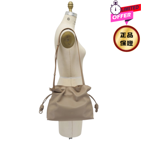 Loewe 柔軟納帕小羊皮中款 Flamenco 包  沙色 Loewe Flamenco 中型束口包 溫暖沙漠色納帕皮包 西班牙製高端包 Loewe經典繩結包 Loewe多功能包 奢華日常包款