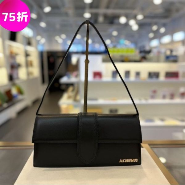 Jacquemus The Long Bambino 小牛皮長形肩背包 Jacquemus, Jacquemus The Long Bambino, Jacquemus 221BA013-3060-990, Jacquemus 肩背包, Jacquemus 斜背包, Jacquemus 小牛皮包, Jacquemus 黑色包款, Bambino 長形包, 精品肩背包, iPhone 16 Pro Max 可放包款, Jacquemus 包包價格, Jacquemus 