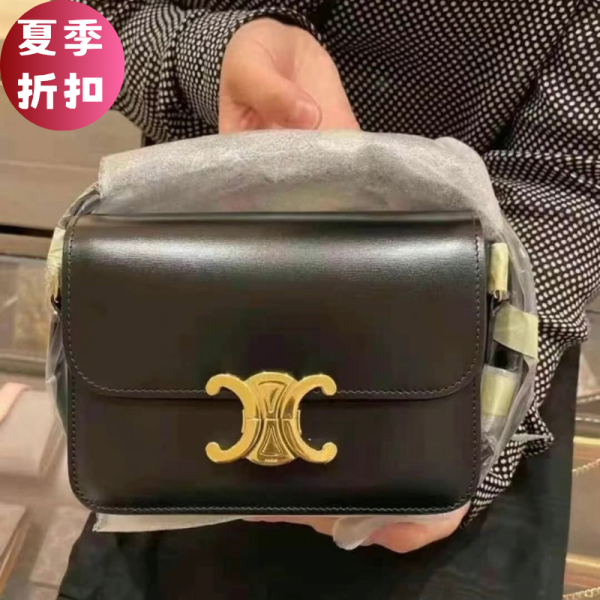 Celine 187363 亮面小牛皮中型 Triomphe 凱旋門包  黑色 Celine凱旋門包, Triomphe亮面小牛皮包, 黑色中型包, 義大利製精品包, 女士時尚肩背包, Celine經典扣環包, 高端精品包推薦