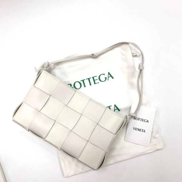 Bottega Veneta 730543 BV 15格 Cassette 包    白色 Bottega Veneta 730543 BV 15格 Cassette 包



白色