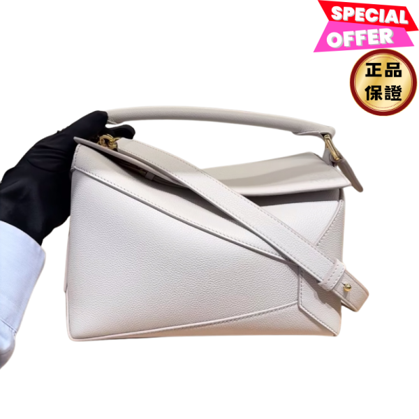 Loewe 柔軟粒面小牛皮小型 Puzzle Edge 包 灰白色﻿ LOEWE, Puzzle Edge, 小牛皮, 幾何包款, 西班牙製造, Puzzle 包