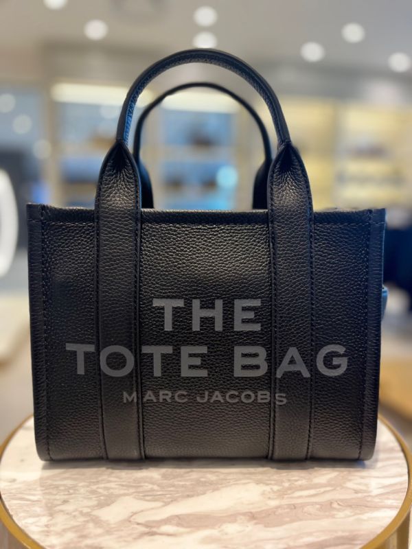 Marc Jacobs 小款 Travel 小牛皮托特包  黑色/付可拆卸長肩帶 Marc Jacobs 小款 Travel 小牛皮托特包  黑色/付可拆卸長肩帶