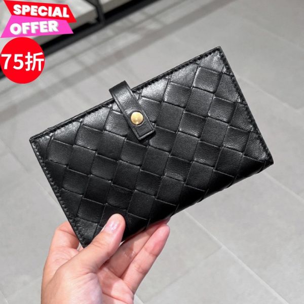 Bottega Veneta  609070 BI-FOLD 雙折中短夾  /有拉鍊零錢袋 Bottega Veneta,Intrecciato中短夾,小羊皮錢包,小牛皮雙折夾,黑色錢包,義大利製造,精品平行輸入,100%真品,專櫃真品保證,台灣精品代購