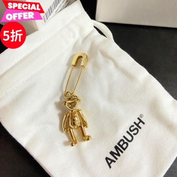 Ambush 純銀925泰迪熊別針耳環 鍍金款 (單耳設計) Ambush、純銀耳環、泰迪熊耳環、設計師飾品、精品配件、平行輸入、精品平行輸入、100%真品、專櫃真品保證、精品折扣、優惠精品價格、限時優惠、快速配送、台灣精品代購
