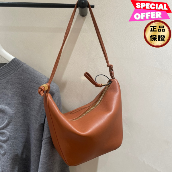 Loewe 經典小牛皮 迷你 Hammock Hobo 包    焦糖色 Loewe Hammock Hobo 包, 迷你小牛皮包, 焦糖色吊帶包, 西班牙製包款, 時尚肩背包, 百搭手提包, 小型多功能包