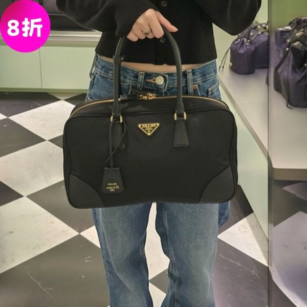 Prada Re-Edition 1BB114 大款倒三角保齡球包  黑色 /附可拆卸長肩帶 Prada手挽包, Re-Nylon包, Saffiano皮革包, 可持續時尚, 名牌包推薦, Prada Re-Edition手袋。