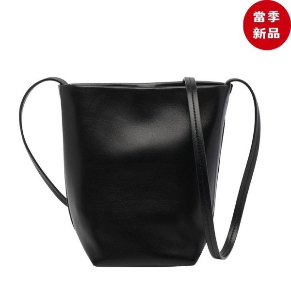 The Row N/S Park 粒面小牛皮小款斜背包  黑色 N/S Park Crossbody Bag,Park Crossbody Bag,N/S Park Bag,Leather Crossbody Bag,南北包,南北托特包,小牛皮斜背包,粒面小牛皮包,迷你斜背包,Textured Calfskin,Antique Silver Hardware,義大利製造