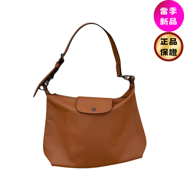Longchamp 10189987 Le Pliage Xtra 半月形皮革單肩包 M  腰果色 Longchamp Le pliage Xtra 半月形皮革單肩包 M,腰果色牛皮搭配暗銀色金屬配件,拉鍊與壓扣雙重開合,內含拉鍊袋與平口袋,兼具優雅外型與實用收納。