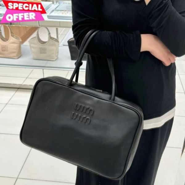 Miu Miu 5BB117 大款小牛皮 Beau包  黑色 Miu Miu Beau包, Miu Miu 小牛皮手袋, 中款 Beau包, 黑色精品包, 壓紋標誌包, 義大利精品包, 100% 真品,