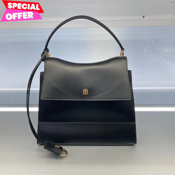 Balenciaga 829293 BB金屬標誌小牛皮中款 Nano包  黑色 Balenciaga Nano Medium 包,Balenciaga小牛皮包款,Nano手提包推薦,夏季新款包包,黑色精品肩背包,義大利製真品包款,Balenciaga 2025新包,多功能手提包,精品平行輸入,100%真品保證