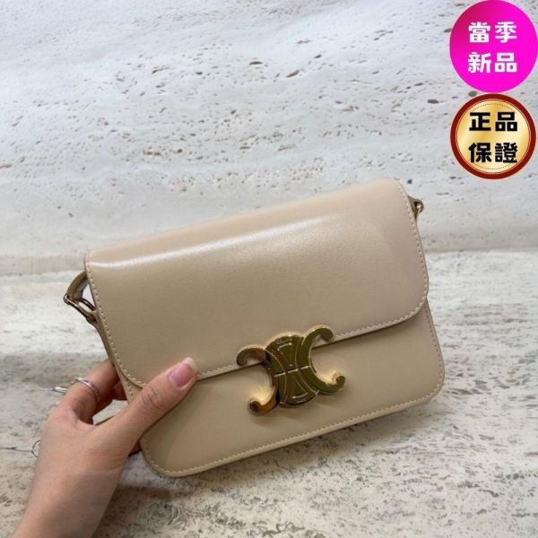 Celine 188423 Teen Triomphe 小款凱旋門包  獵棕沙色﻿ Celine、Triomphe包、凱旋門包、小牛皮包、黑色包包、金色配件、平行輸入、精品平行輸入、100%真品、專櫃真品保證、精品折扣、優惠精品價格、限時優惠、快速配送、台灣精品代購
