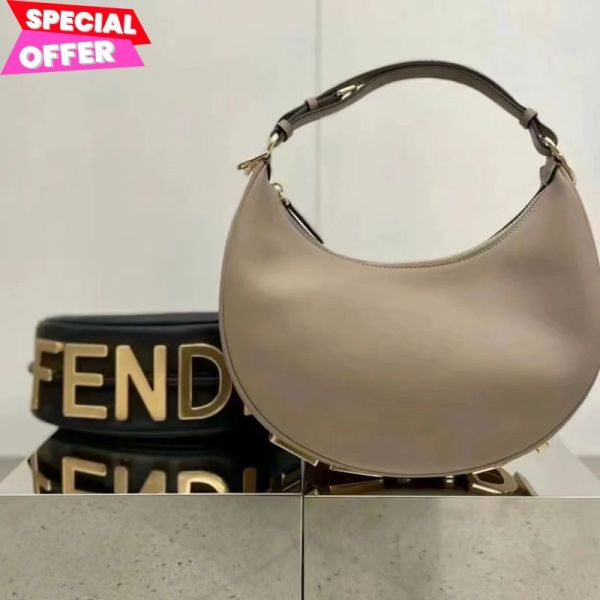 Fendi 8BR798 小款 Fendigraphy 小牛皮彎月包  鴿灰色 Fendi Fendigraphy包, Fendi 小牛皮手袋, 小款 Fendigraphy包, 粉色彎月包, 復古金色手袋, 義大利精品包,