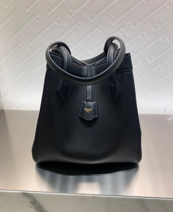 Fendi 8BH414 中款 Origami 摺紙包  黑色 Fendi 8BH414 中款 Origami 摺紙包  黑色