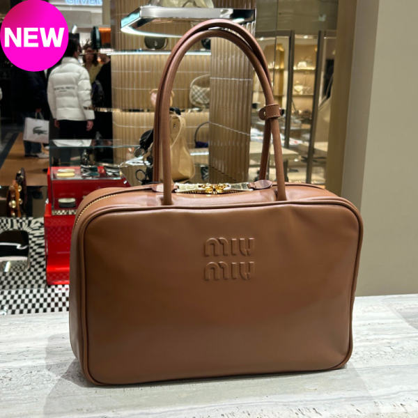 Miu Miu 5BB117 大款小牛皮 Beau包  干邑色/焦糖色系 Miu Miu Beau包, Miu Miu 小牛皮手袋, 中款 Beau包, 黑色精品包, 壓紋標誌包, 義大利精品包, 100% 真品,
