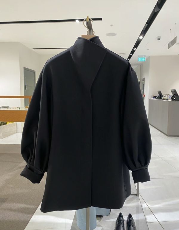 Jil Sander 女款 OS 版型燈籠袖初羊毛大衣 黑色 IT 40/42/44/48 Jil Sander 女款 OS 版型燈籠袖初羊毛大衣
黑色