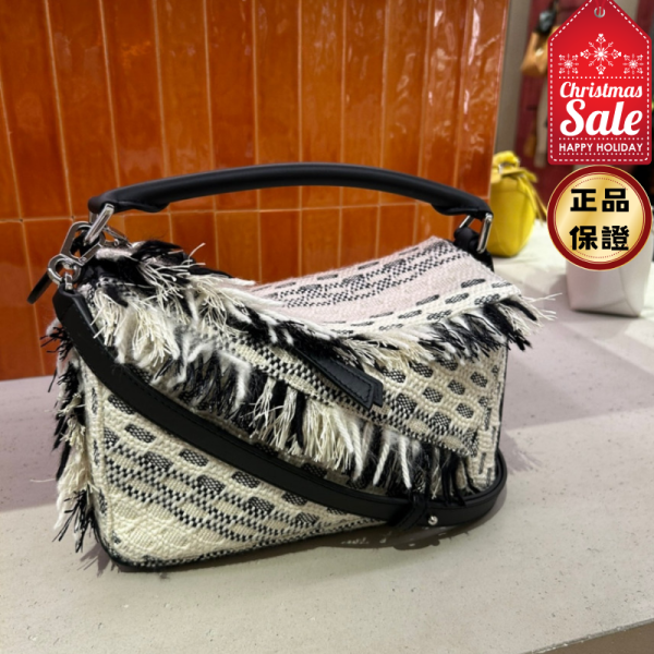 Loewe 小款拚色紡織皮革限量款Puzzle 包 https://chatgpt.com/c/691b2abc-1130-8322-ad4f-731521f1ca27#:~:text=Loewe%2C%20Puzzle%20bag%2C%20%E7%B7%A8%E7%B9%94%E5%8C%85%2C%20Black%20White%2C%20Spain