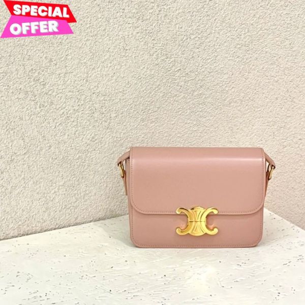 Celine 188423 Teen Triomphe 小款凱旋門包    水蜜桃粉色﻿ Celine、Triomphe包、凱旋門包、小牛皮包、黑色包包、金色配件、平行輸入、精品平行輸入、100%真品、專櫃真品保證、精品折扣、優惠精品價格、限時優惠、快速配送、台灣精品代購