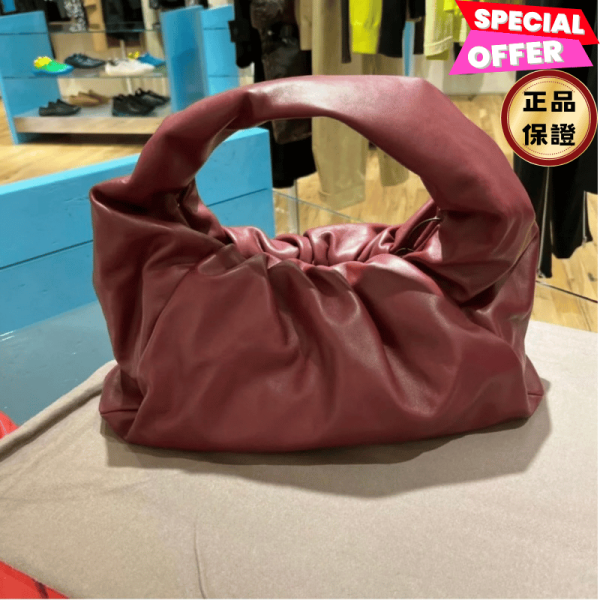Bottega Veneta 610524 柔軟小牛皮Jodie 牛角包  酒紅色 Bottega Veneta肩背包, 小牛皮大容量包, Bottega真品包推薦, Jodie包, 義大利精品肩背包, 通勤皮革包, 精品大包推薦, 精品平行輸入, 100%真品保證, 時尚百搭大包