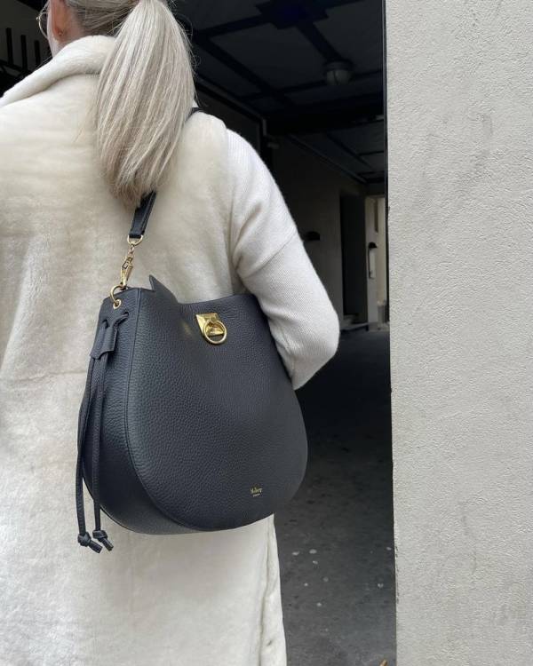 Mulberry HH7223 Iris 粗粒面皮革新月包    黑色 