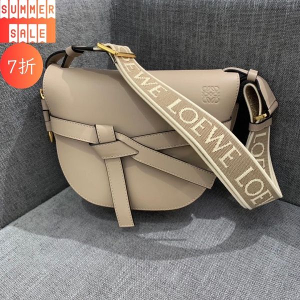 Loewe 柔軟小牛皮緹花小號 Gate 包  沙色 Loewe 柔軟小牛皮緹花小號 Gate 包

沙色