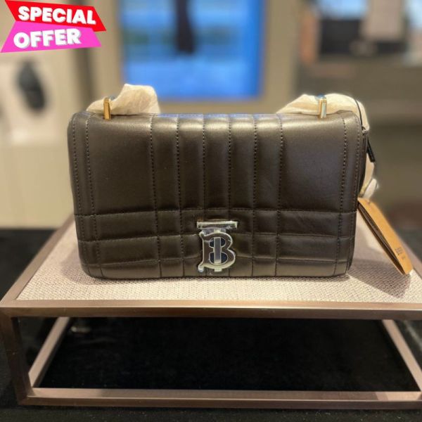 Burberry  80595101 小款 羔羊皮 Lola 蘿納包    黑色 Burberry  80595101 小號 Lola 蘿納包



黑色