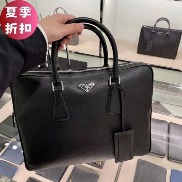 Prada 男款 2VE368 Saffiano皮革公事包  附肩帶  黑色 Prada 男款 2VE368 Saffiano皮革公事包



附肩帶 黑色