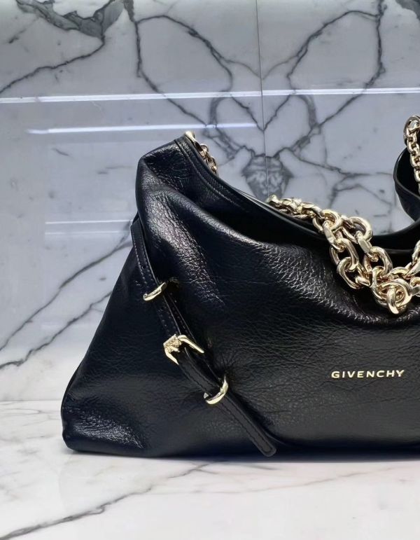 Givenchy 壓紋小牛皮中款 Voyou 金鏈包    黑色/可滑動鏈條 Givenchy 壓紋小牛皮中款 Voyou 鏈條包   黑色