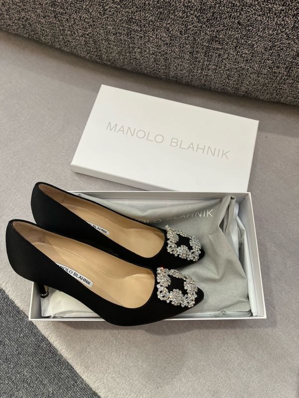 Manolo Blahnik Hangisi 70 水晶搭釦跟鞋  黑色  IT 35/35.5/36/36.5/37/37.5/38/39 Manolo Blahnik Hangisi 70 水晶搭釦跟鞋  黑色