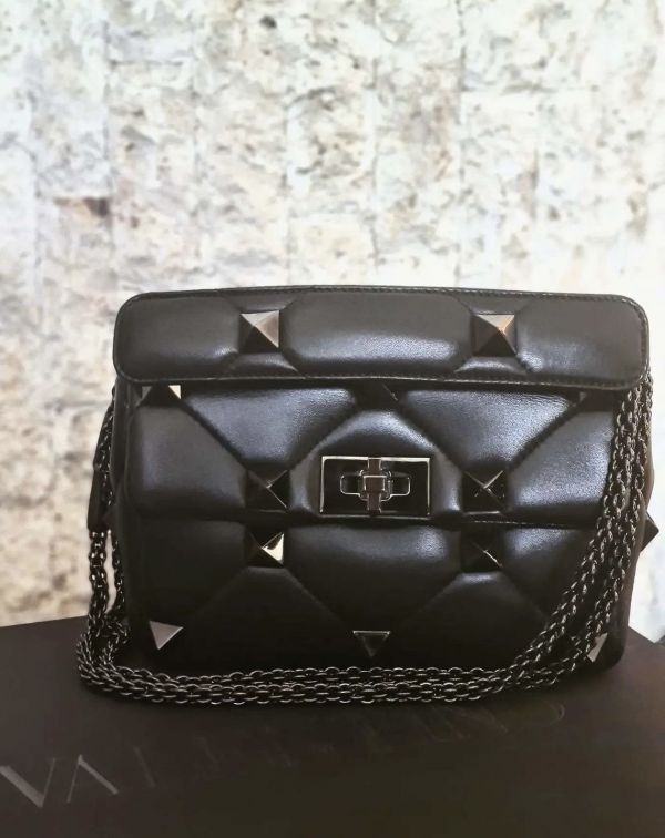 Valentino Roman Stud 中款納帕羊皮羅馬鉚釘包 全黑色 