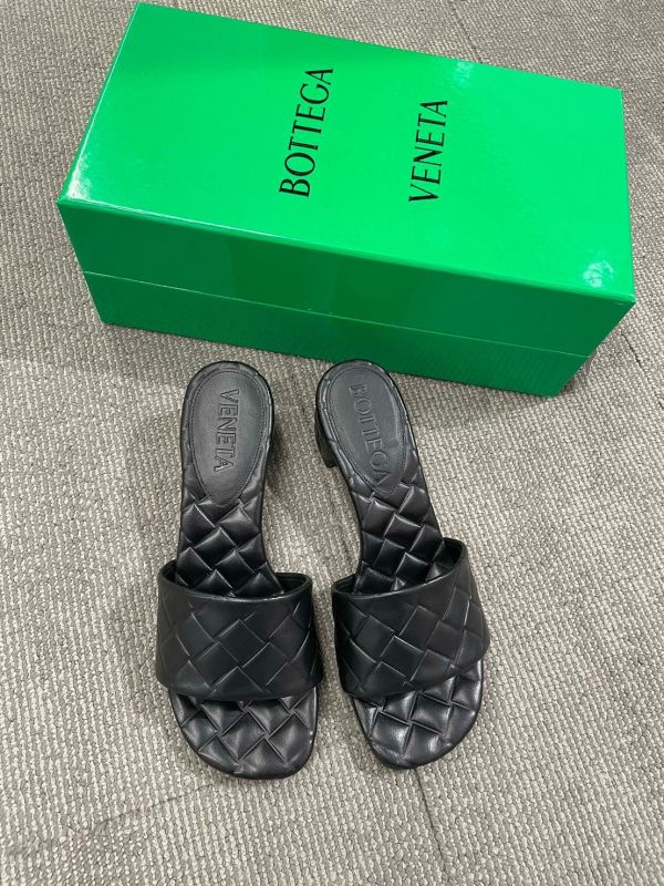 Bottega Veneta 778164 女款小牛皮低跟穆勒鞋  跟高4.5公分/黑色    IT 35.5/36/37/37.5/38/38.5/39 Bottega Veneta 778164 女款小牛皮低跟穆勒鞋  跟高4.5公分/黑色    IT 35.5/36/37/37.5/38/38.5/39