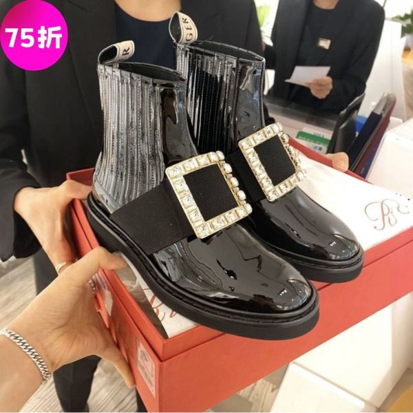 Roger Vivier Rangers 切爾西水晶方釦短靴/踝靴   黑色   IT 35 Roger Vivier、Rangers、切爾西短靴、漆皮靴、水晶方釦、黑色短靴、精品靴款、精品鞋推薦、短靴推薦、實用靴款推薦、精品靴評價、精品靴價格、平行輸入、精品平行輸入、100%真品、專櫃真品保證、精品折扣、優惠精品價格、限時優惠、快速配送、台灣精品代購、精品靴哪裡買、精品靴專櫃價格