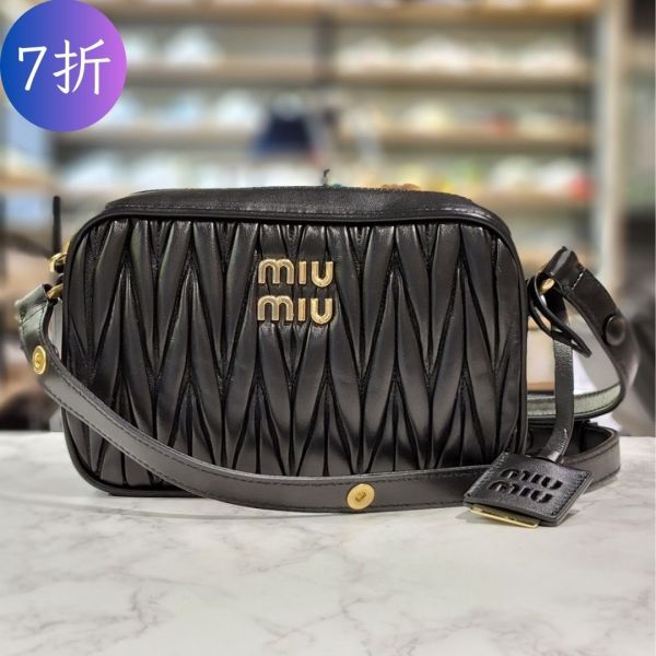 Miu Miu 5BH118 Matelasse 納帕軟羊皮相機包    黑色 Miu Miu 5BH118 Matelasse 納帕軟羊皮相機包    黑色