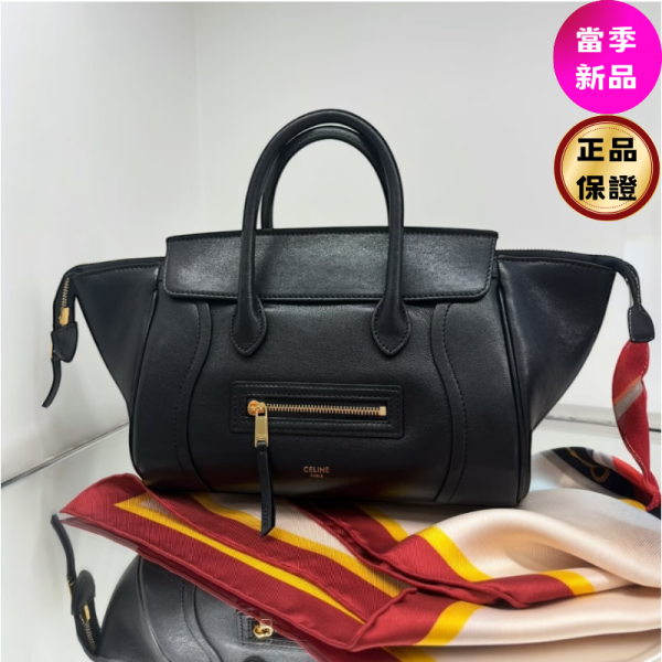 Celine 124213 小款柔軟亮澤羊皮革NEW LUGGAGE 包  黑色 Celine NEW LUGGAGE 小號手袋,柔軟亮澤羊皮革材質,黑色經典百搭,搭配金色飾面與多元背法,義大利製造。